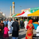 투르크메니스탄 주요 언어 - A vibrant street market scene in Ashgabat, Turkmenistan, showcasing a multicultural crowd of men, wo...